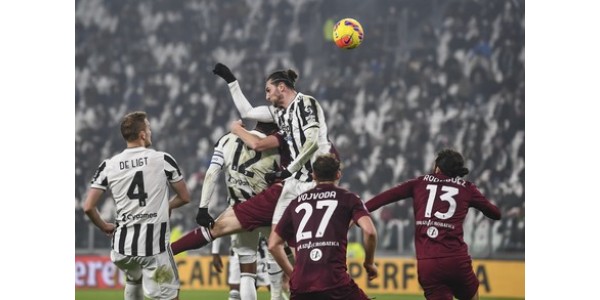 Matthijs de Ligt scorer første heading på Juventus